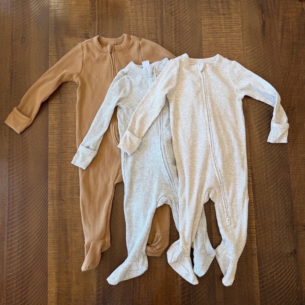 Bundle of 3 Old Navy Ribbed 2-way Zipper Footies Neutrals Size 6-9M
